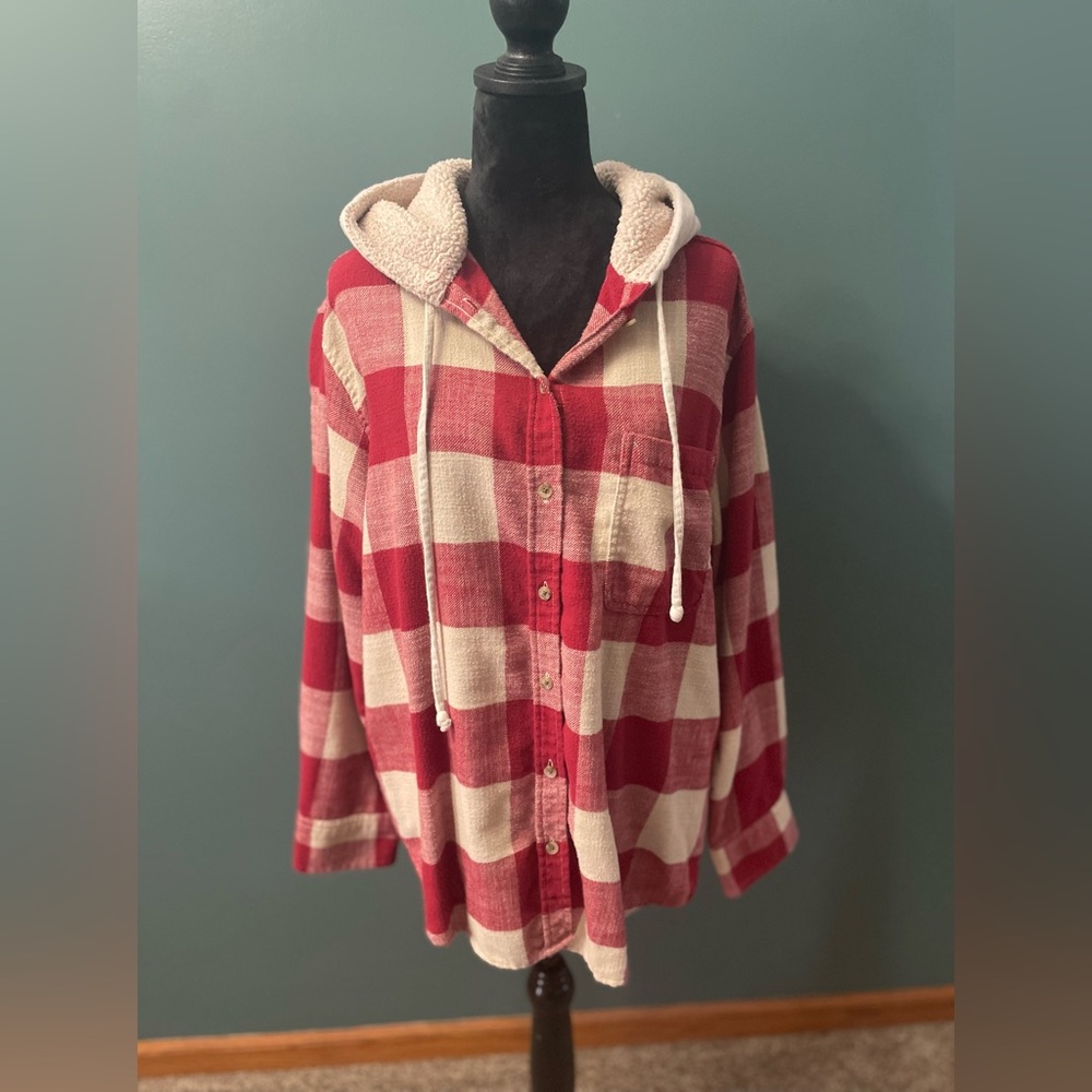 AE Hooded Flannel Long Sleeve Button Up